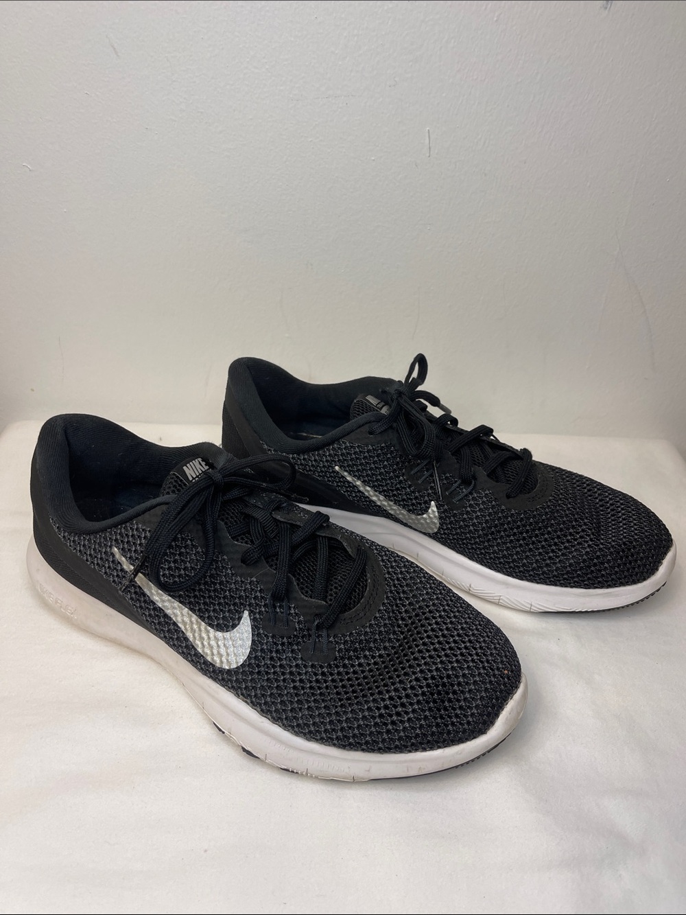 Nike Training TR 7 Black Mesh Sneakers with White Swoosh Accent Size 8